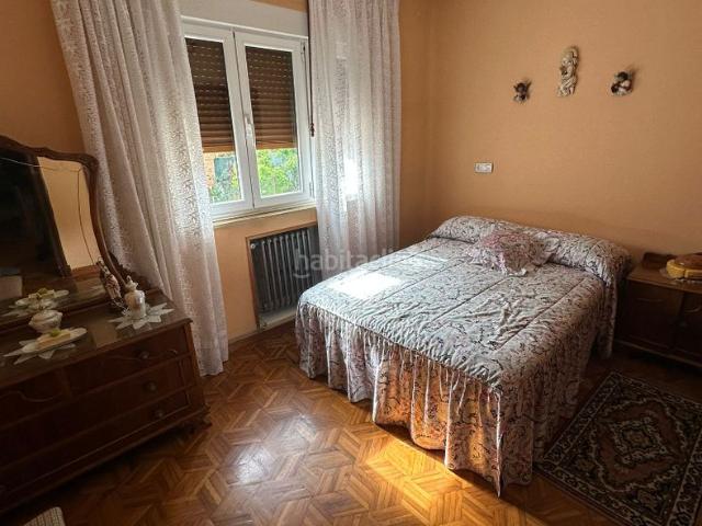 Casa pareada en venta en San Martín del Rey Aurelio. Venta de casa con huerta, patio, garaje y bodeja SMRA. Casas pareadas San Martín del Rey.