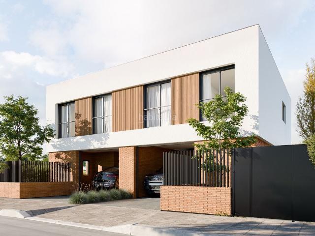 Casa pareada en venta en Sant Celoni. Chalet pareado de obra nueva con piscina y jardin. Casas pareadas Sant.
