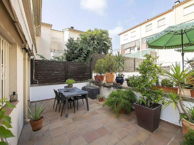 Casa pareada en venta en calle De Sant Jordi, Sant Julià de Ramis, de 117 m² 4 habitaciones por 470.000