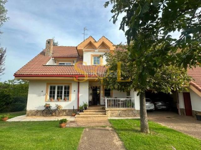 Casa pareada en venta en Santovenia de la Valdoncina. CHALET PAREADO CON JARDIN DE 1200 M2 EN VILLANUEVA DEL CARNERO A 10 MINUTOS DE LEON. Casas pareadas Santovenia de la.