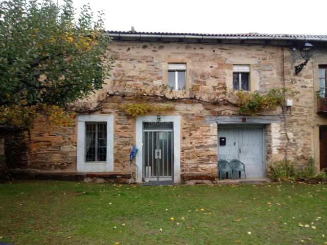 Casa pareada en venta en Santa Colomba de Somoza. Espectacular casa con jardín en Turienzo de los Caballeros. Casas pareadas Santa Colomba de.