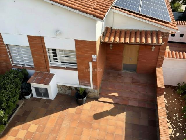 Casa pareada en venta en Santa Eulàlia de Ronçana. Bonita casa soleada con vistas. Casas pareadas Santa Eulàlia de.