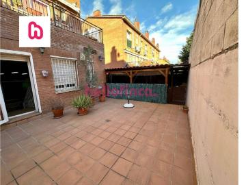 Casa pareada en venta en Santa Perpètua de Mogoda. Casa pareada esquinera en Santa Perpètua de Mogoda Vallès Occidental, Barcelona. Casas pareadas Santa Perpètua de.