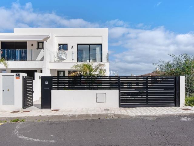 Casa pareada en venta en Santa Úrsula, La Quinta. MODERNA VILLA PAREADA EN LA QUINTA, SANTA URSULA. Casas pareadas Santa.