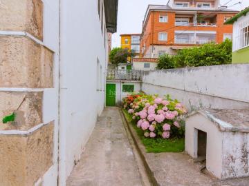Casa pareada en venta en Santander, Cuatro Caminos. Chalet Pareado de 263m2 frente a Valdecilla!. Casas pareadas.