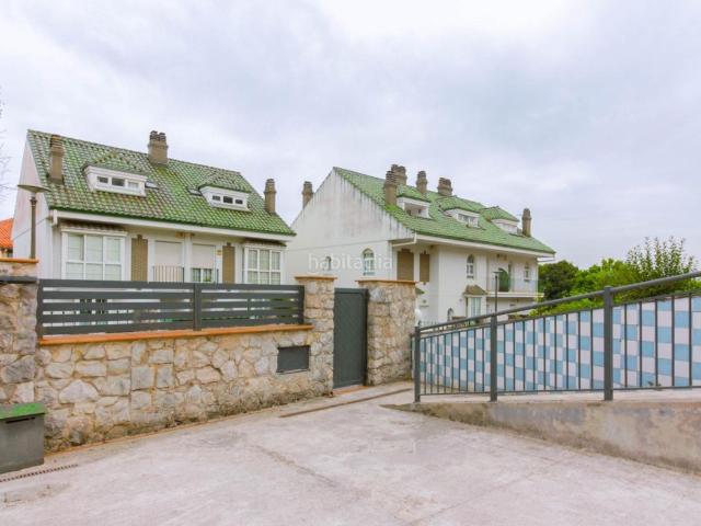 Casa pareada en venta en Santander, Cuatro Caminos. Chalet Pareado de 263m2 frente a Valdecilla!. Casas pareadas.