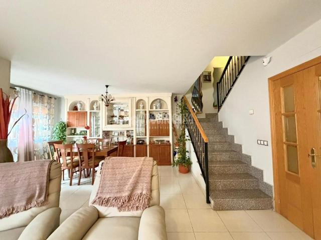 Casa pareada en venta en Seseña, Las Lomas. Casa en venta en Seseña. Casas pareadas.