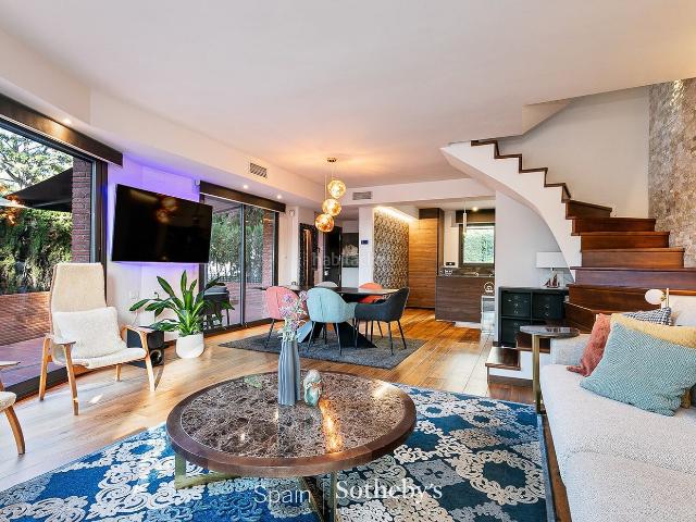 Casa pareada en venta en Sitges, Ametllers Poble Sec Costa Dorada. Semi adosado con jardín y piscina privada cerca del centro de Sitges. Casas pareadas.