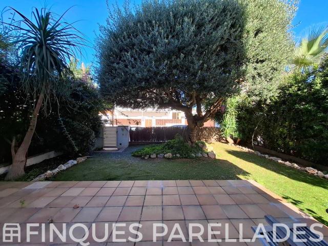 Casa pareada en venta en Sitges, Can Girona Terramar Vinyet Costa Dorada. Casa adosada a tres vientos en El Vinyet Sitges. Casas pareadas.