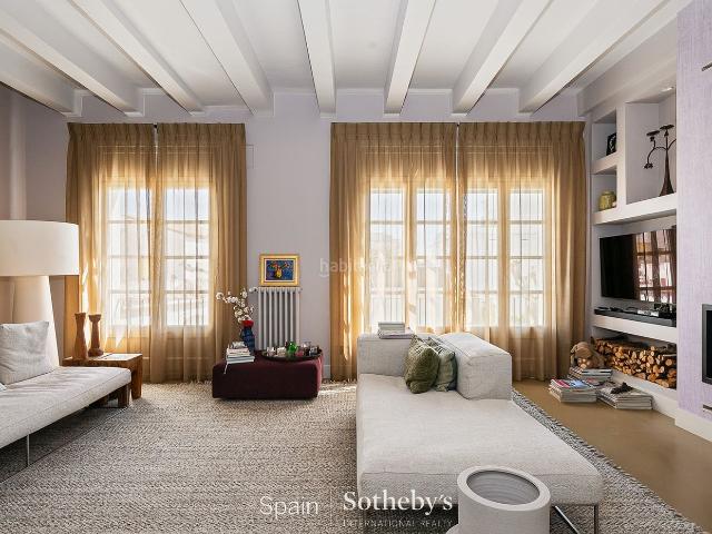 Casa pareada en venta en Sitges, Centre Costa Dorada. Exclusiva casa con jardín y piscina privada en el Centro de Sitges. Casas pareadas.