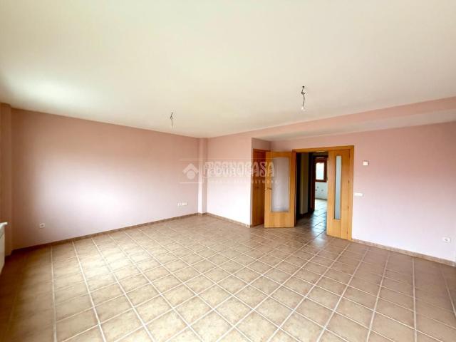 Casa pareada en venta en Sigüenza. Casa en venta en Sigüenza. Casas pareadas.