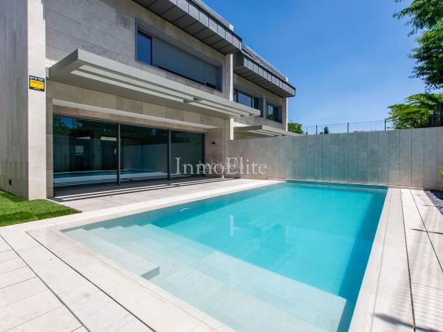 Casa pareada en venta en Pozuelo de Alarcón, Avenida Europa. CHALET PAREADO DE LUJO DE OBRA NUEVA A ESTRENAR. Casas pareadas Pozuelo de.