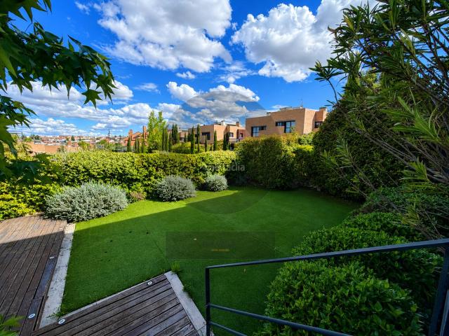 Casa pareada en venta en Pozuelo de Alarcón, Pueblo. InmoGil Gestion, chalet moderno en la mejor zona de Pozuelo de Alarcón. Casas pareadas Pozuelo de.