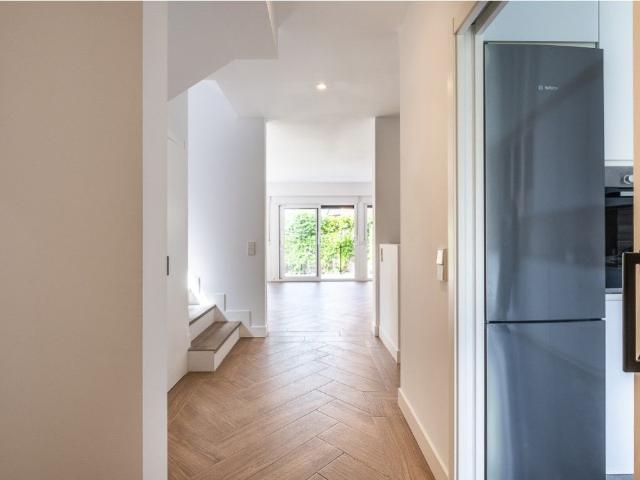 Casa pareada en venta en Pozuelo de Alarcón, Somosaguas. Acogedor vivienda unifamiliar pareada en Colonia los Ángeles junto a Somosaguas, en la que disfrutar de acabados de lujo y con gra. Casas.