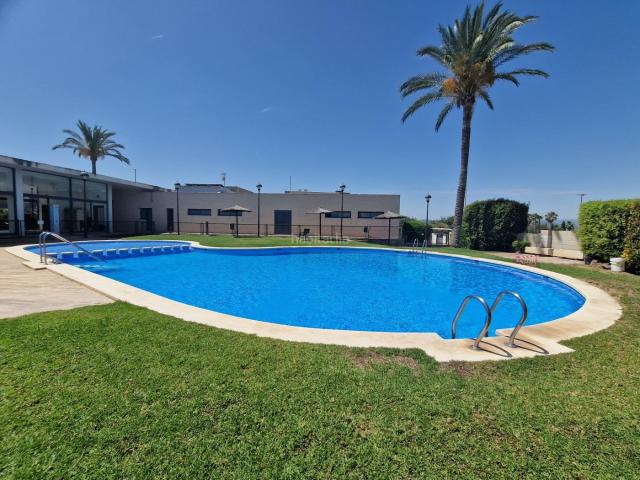 Casa pareada en venta en Pobla de Vallbona la, La Conarda. Exclusivo chalet pareado con piscina privada y perteneciente al Club de Campo en Maravisa. Casas pareadas Pobla de Vallbona.