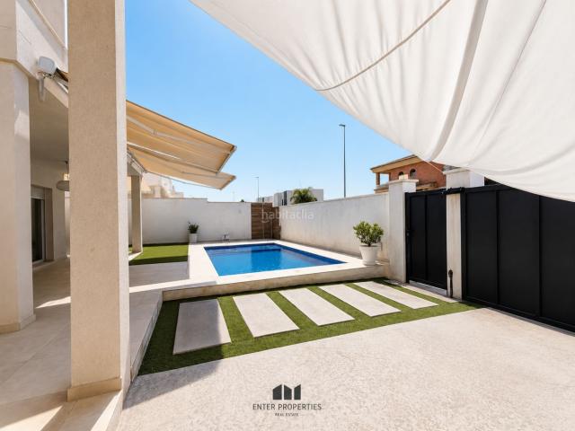 Casa pareada en venta en Pobla de Vallbona la, La Conarda. EXCLUSIVO PAREADO CON PISCINA EN UNA DE LAS MEJORES URBANIZACIONES DE LA POBLA DE VALLBONA.Presentamos esta magnífica vivienda par. Casas.