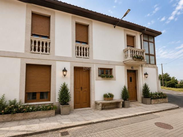 Casa pareada en venta en Pobra de Trives A. Casa con encanto para reformar en Trives 326 m², finca de 762 m². Casas pareadas Pobra de Trives.