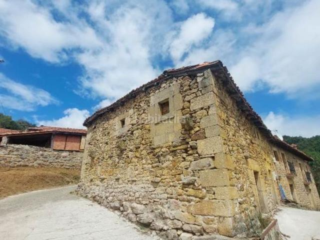 Casa pareada en venta en Polaciones. Casa con Encanto en San Mamés Tu Refugio en la Naturaleza En el corazón de Cantabria interior, donde el tiempo se detiene y la tr. Casas pareadas.