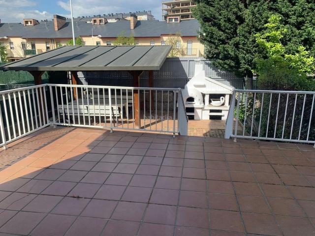 Casa pareada en venta en Ponferrada, Centro. Pareado en venta en Aldama!. Casas pareadas.