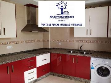 Casa pareada en venta en Palma del Río. Vivienda, garaje, trastero, patio, terraza. Casas pareadas Palma del.