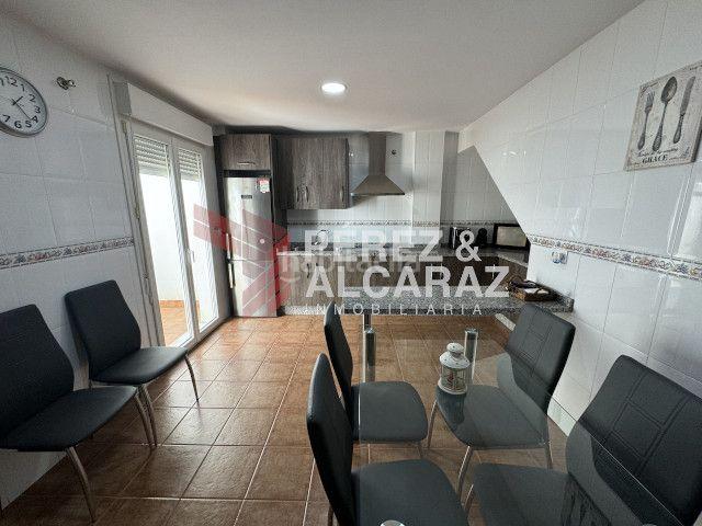 Casa pareada en venta en Palma del Río. Casa dos plantas con buhardilla en Calle Cigüela. Casas pareadas Palma del.