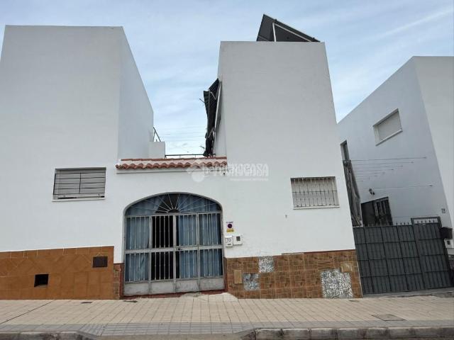 Casa pareada en venta en Paradas. Casa en venta en Paradas. Casas pareadas.