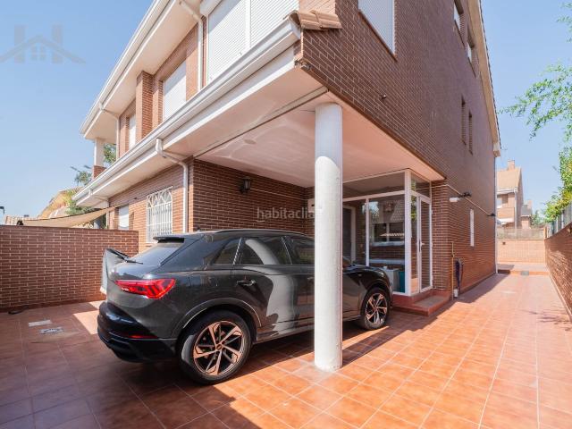 Casa pareada en venta en Parla, Parla Este. Casa Chalet pareado en venta en Calle de Aries, Parla Este, Parla. Casas pareadas.