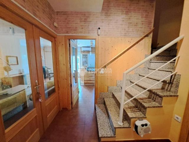 Casa pareada en venta en Parla, Reyes. Casa en venta en Parla. Casas pareadas.