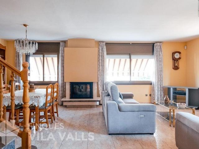 Casa pareada en venta en pasaje Miguel Hernández, Santa Perpètua de Mogoda, de 145 m² 3 habitaciones por 450.000