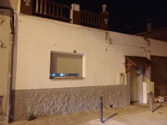Casa pareada en venta en pasaje De la Mare de Déu de Les Angusties, Reus, de 117 m² 3 habitaciones por 65.000