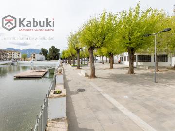 Casa pareada en venta en Pegalajar. Se vende una casa reformada en la zona alta de Pegalajar, en plena Sierra Mágina, un enclave privilegiado donde naturaleza, histor. Casas pareadas.