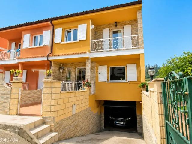 Casa pareada en venta en Penagos. Venta de Chalet Pareado en Penagos REES40704. Casas pareadas.