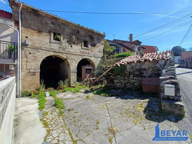 Casa pareada en venta en Piélagos, Arce. Casa a reformar en Puente Arce. Casas pareadas.