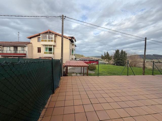 Casa pareada en venta en Piélagos, Vioño. VIOÑO: Casa adosada en esquina. Casas pareadas.