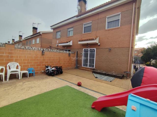 Casa pareada en venta en Pioz. CHALET EN VENTA URBANIZACION BOSQUE DEL HENARES PIOZ. Casas pareadas.