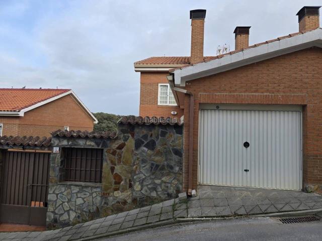 Casa pareada en venta en Pioz. Chalet pareado en venta en Pioz. Casas pareadas.