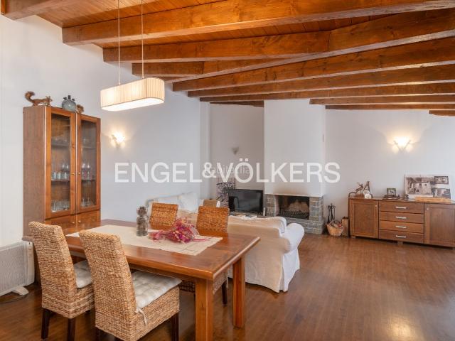 Casa pareada en venta en Prullans Pirineos. Luminosa casa pareada en Prullans. Casas pareadas.