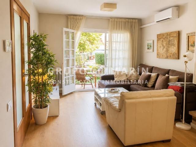 Casa pareada en venta en Premià de Mar, Sector Est. Casa con jardín y vistas al mar en Premià de Mar. Casas pareadas Premià de.