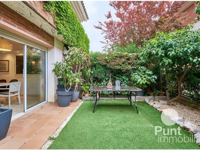 Casa adosada en venta en Premià de Dalt. Casa en venta en Premià de Dalt con jardín. Casas adosadas Premià de.