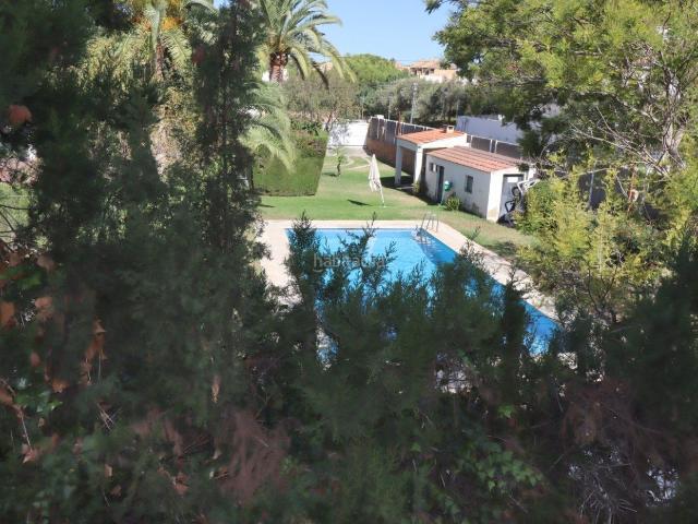 Casa pareada en venta en Rocafort. Chalet pareado en la zona residencial de Rocafort. Casas pareadas.