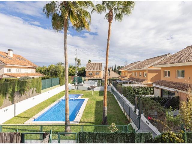 Casa pareada en venta en Rocafort. Chalet pareado en venta en Rocafort46111. Casas pareadas.