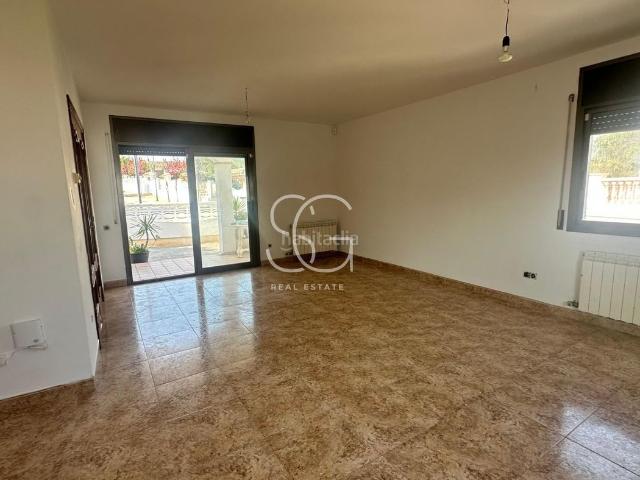 Casa pareada en venta en Roda de Barà Costa Dorada. ESPECTACULAR CASA PAREADA EN RODA DE BERÀ A 5 MIN DE LAS PLAYAS DEL ROC DE SANTA GAIETÀ. Casas pareadas Roda de.