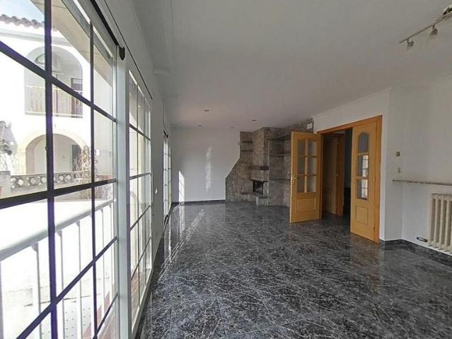 Casa pareada en venta en ronda Del Fort Roig, Girona, de 169 m² 4 habitaciones por 363.000