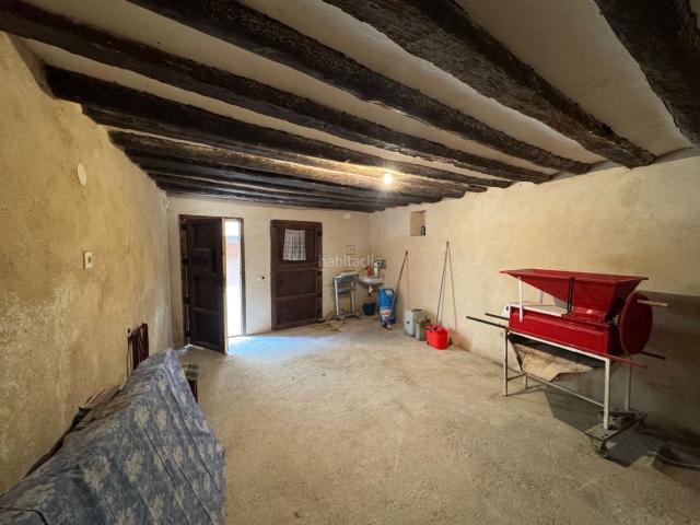 Casa pareada en venta en Ráfales. Ráfales. Casa grande con acceso por dos calles. Casas pareadas.