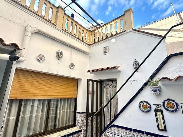 Casa pareada en venta en rambla De Sant Esteve, Ripollet, de 160 m² 6 habitaciones por 448.000