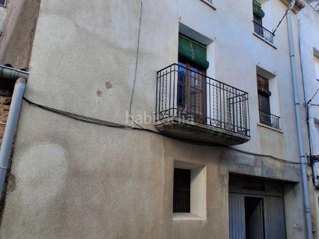 Casa pareada en venta en Rasquera Costa Dorada. Casa con alma y gran potencial en el corazón de Rasquera Proyecto de reforma ideal. Casas pareadas.