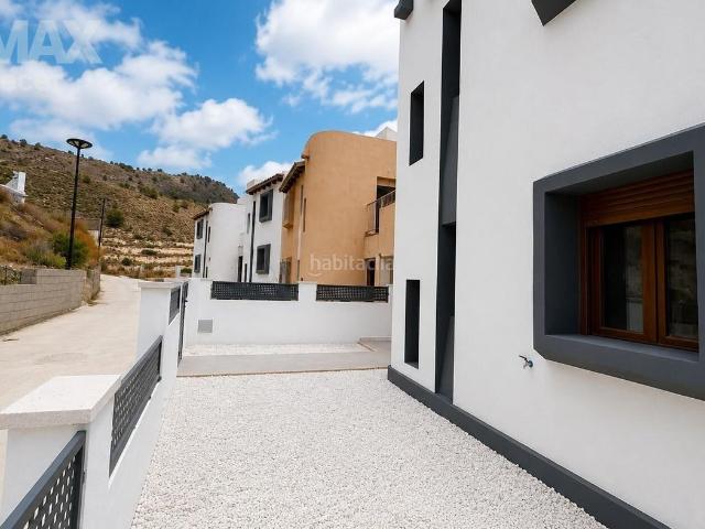 Casa pareada en venta en Relleu. CHALET PAREADO A ESTRENAR. Casas pareadas.