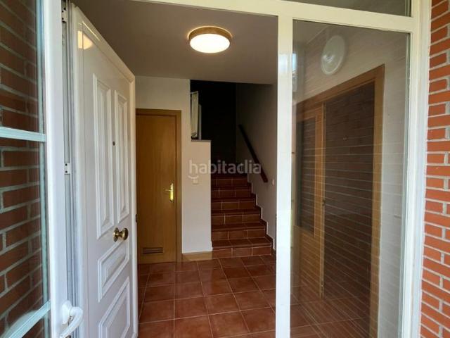 Casa pareada en venta en Renedo de Esgueva. Oportunidad Pareado en Renedo Urbanización Puerta de Casasola de tres dormitorios, tres baños Con Piscina. Casas pareadas Renedo de.