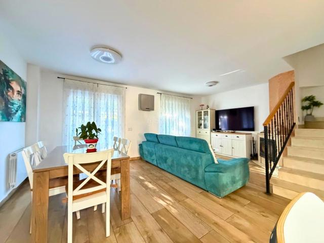 Casa pareada en venta en Rivas Vaciamadrid, Casco Histórico. CHALET ADOSADO DE ESQUINA EN VENTA EN RIVAS PUEBLO, RIVAS VACIAMADRID. Casas pareadas Rivas.