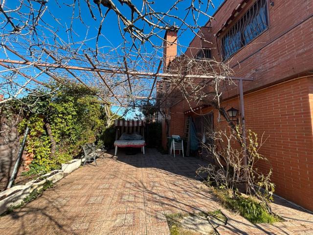 Casa pareada en venta en Rivas Vaciamadrid, Urbanizaciones. NO COBRAMOS HONORARIOS AL COMPRADOR. TRATO DIRECTO CON LA PROPIEDAD, TOTAL TRANSPARENCIA. IMPUESTOS Y GASTOS NO INCLUIDOS. Casas pareadas.